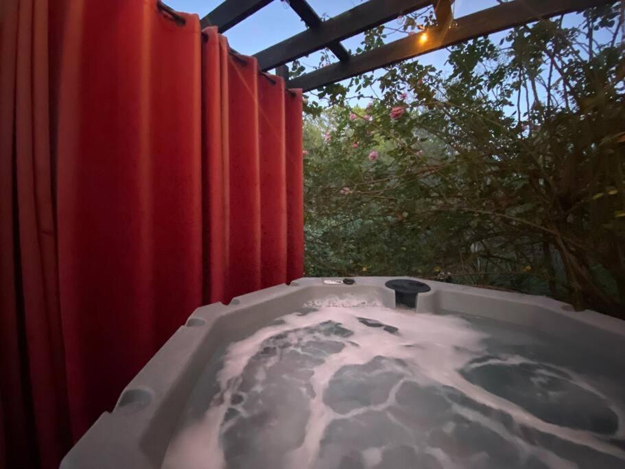 Cottage With Hot Tub And Pool Bandera, Tx. Exterior photo